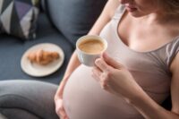 ممکن است مصرف مقدار کمی قهوه در بارداری مفید باشد!